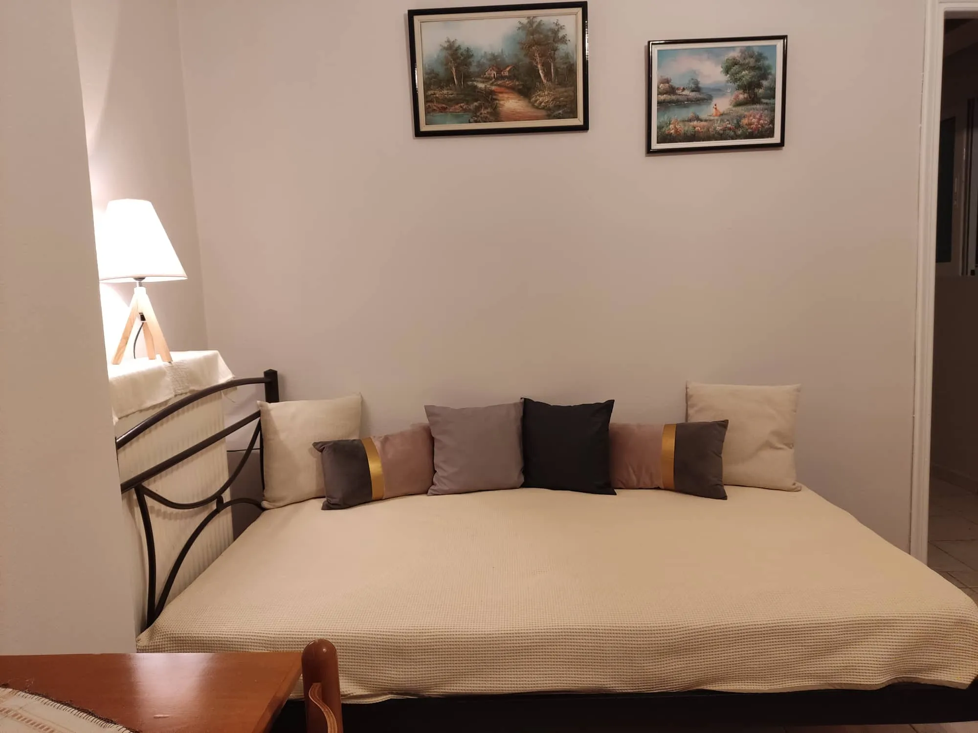 One-Bedroom Apartment Photo 1