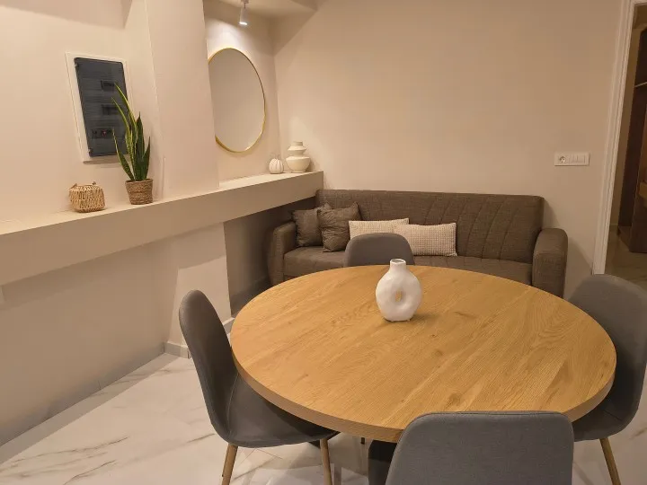 One-Bedroom Apartment Photo 7